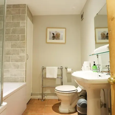 דירה Cotham Vale 2 Bedroom Property בריסטול