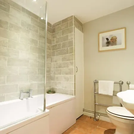 Apartment Cotham Vale 2 Bedroom Property Bristol