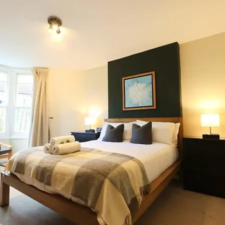 Cotham Vale 2 Bedroom Property * בריסטול