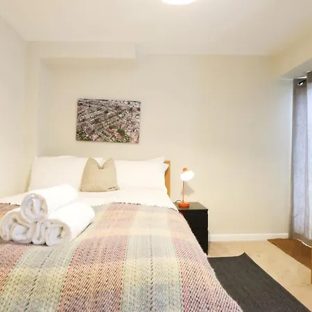 Cotham Vale 2 Bedroom Property Apartman